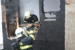 FOTO: Plameny spolykaly dům i automobil