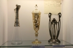 Výstava medailí, cen a archiválií připomínajících Bohumila Hanče a Václava Vrbatu v Krkonošském muzeu v Jilemnici