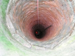 Dvouleté dítě spadlo v Košťálově do studny, zachránili ho hasiči