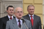 ANTIMONY 70, zleva hejtman M. Půta, V. Kouřil a ministr obrany V. Picek