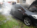 Požár v Rovensku poškodil celkem tři zaparkovaná auta