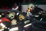 Zásah hasičů u vážné dopravní nehody v Liberci, kde došlo ke střetu vozu Škoda Octavia s tramvají