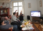 Rodina a přátelé Evy Samkové slaví ve Vrchlabí její olympijské zlato