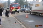 Blízko křižovatky ulic Nádražní a Bořkovská v Semilech řidič ve vozidle Citroen porazil chodce