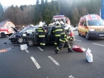 Nehoda dvou aut na harrachovské křižovatce na Mýtě