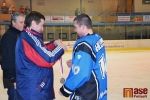 Předávání medailí hokejistům Lomnice nad Popelkou za druhé místo v Pražském přeboru