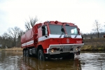 Testování jízdních vlastnosti nové Tatrovky krajských hasičů v korytě řeky Jizery v Dolánkách u Turnova