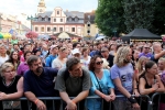 FOTO: Krkonošské pivní slavnosti rozezpívali Ewa Farna i Václav Neckář