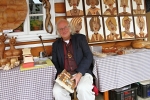 Výtvarník a řezbář Jan Strejcius na řemeslnickém létě ve Vrchlabí