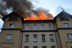 Požár čtyřpodlažního bytového domu v ulici Železnobrodská v Tanvaldě