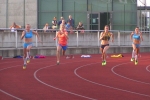 Běh na 150 metrů dívek - vpravo Nikola Sojková a úplně vlevo Barbora Hůlková