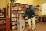 Komunální volby ve volebních místnostech ve Vrchlabí