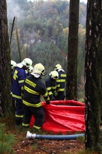 Taktické cvičení hasičů v lese u Kacanov