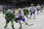 FOTO: Krkonošské hokejové derby si nenechal ujít ani Krakonoš