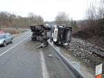 Nehoda kamionu na silnici I/10 v Dolánkách u Turnova