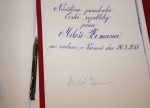 Prezident Miloš Zeman v Turnově - podpis do pamětní knihy