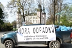 Sesbíraný odpad z Krkonoš vystavený na vrchlabském náměstí