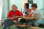 Fandění českým hokejistům ve velkokapacitní stanu restaurace U Učiků ve Vrchlabí