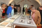 Výstava o místní výrobě papíru ve františkánském klášteře v Hostinném