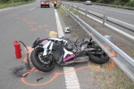 Nehoda motorkářky na silnici číslo 10 u Ohrazenic