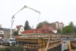 Betonování nového mostu přes Labe ve Vrchlabí