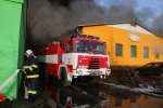 FOTO: Hasiči likvidují rozsáhlý požár v průmyslové zóně v Turnově