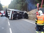 Nehoda nákladního automobilu v obci Těpeře u Železného Brodu