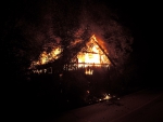 Noční požár stodoly v Bořkově u Semil