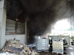 Hasiči zasahovali u požáru přečerpávací stanice mazutu v Semilech