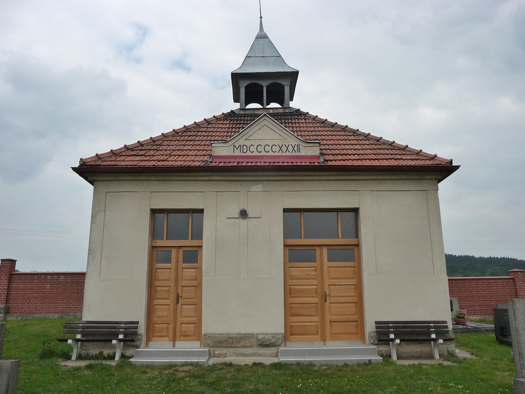 Dveře a vrata v kapli v Holíně u Jičína - cena junior