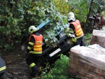 Nehoda v Harrachově, při níž sjel zaparkovaný VW Transporter do Ryzího potoka