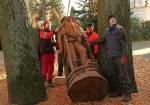 Stavění dřevěného betlému a rozsvícení vánočního stromu ve Vrchlabí