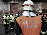 Prověřovací cvičení hasičů v Košťálově na dopravní nehodu s velkým počtem raněných