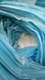 Zadržené předměty ze zásahu proti dealerům drog v Příšovicích