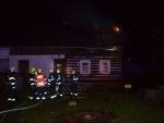 Požár roubenky v obci Skuhrov u Lomnice nad Popelkou