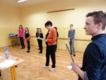 Skupina sedmi žáků ze ZŠ v Žižkově ulici v Turnově zdramatizovala a nacvičila úryvek z Malého prince