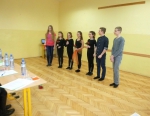 Skupina sedmi žáků ze ZŠ v Žižkově ulici v Turnově zdramatizovala a nacvičila úryvek z Malého prince
