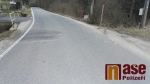 Fotografie z místa nehody osobního auta a motokráře v Bělé u Staré Paky