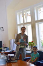Deset žáků ze Žižkovky na návštěvě v kanceláři starosty Turnova