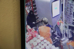 Snímky lupiče na bezepečnostní kameře v libštátském obchodě