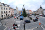 Stavění vánočního stromu na turnovském náměstí