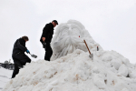 Začátek stavby sochy sněhového Krakonoše na jilemnickém náměstí