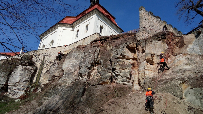 Stabilizace skalního podloží pod hradem Valdštejn