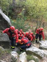 Cvičení hasičských lezců ze stanice Semily v Klokočských skalách