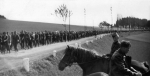 Němečtí vojáci eskortováni Rudoarmějci ze Semil, 12. 5. 1945