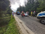 Zásah záchranářů po střetu českého motocyklisty s automobilem na polské straně Krkonoš