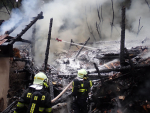 Požár kůlny se dřevem v Košťálově