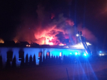 Požár tovární haly v Roztokách u Jilemnice