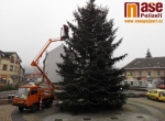 Instalalace osvětlení vánočního stromu v Semilech