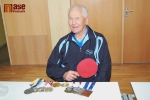 Mistr světa Lumír Ruzha s medailemi,které získal na veteránských turnajích 